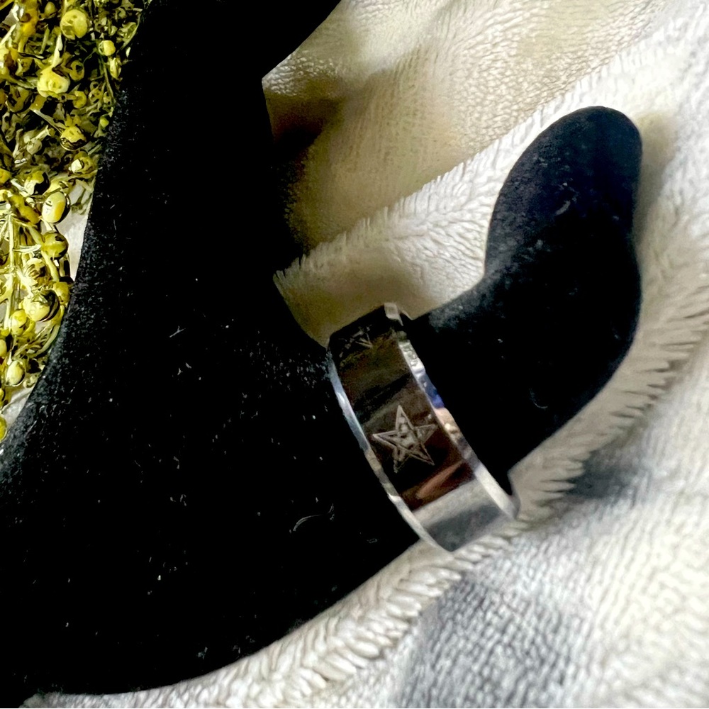 Men’s Ring - Tungsten Carbide - size 8